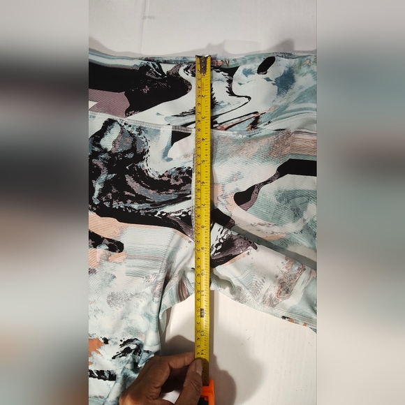 Under Armour Multicolor Abstract Leggings - Picture 11 of 12